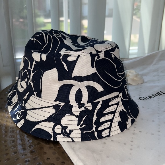 Chanel bucket hat - Picture 3 of 8